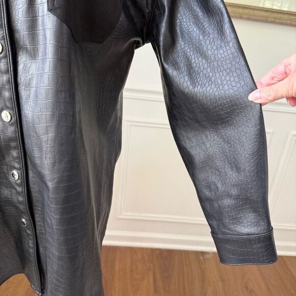 Maniere De Voir Faux Leather Snap Front Oversized Shirt 8 L - Picture 5 of 9